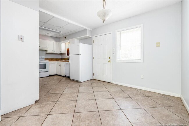 Building Photo - 2328 Barrington Cir