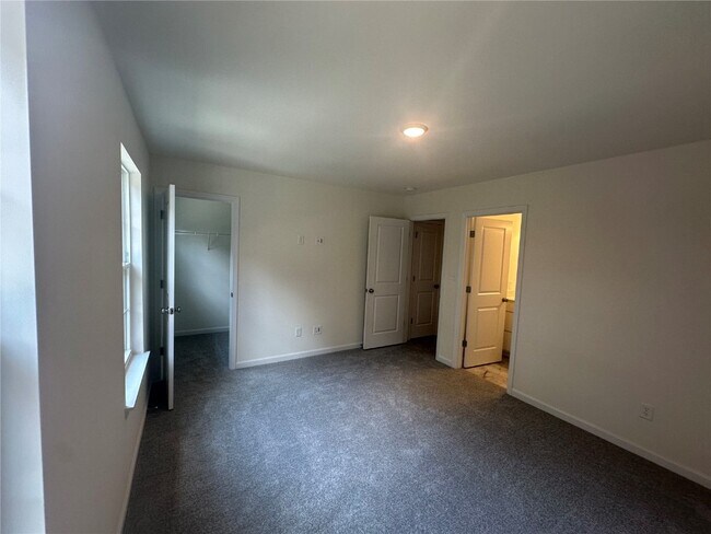Building Photo - 443 Sunset Hollow Drive