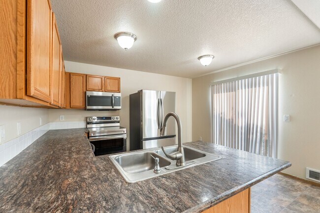 Building Photo - Spacious 4-Bedroom Home in SE Portland