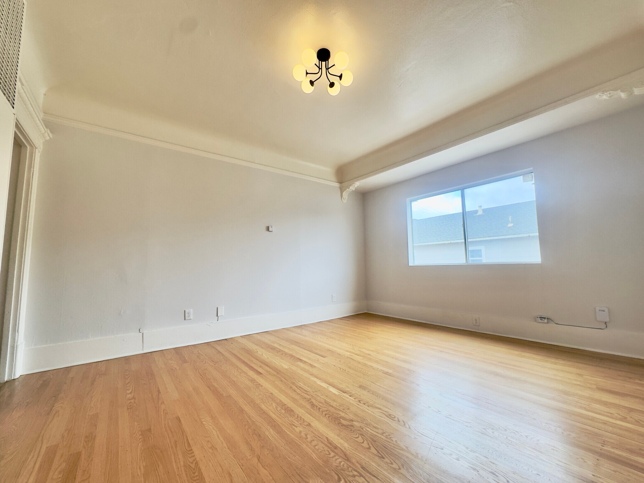 Building Photo - 716 37th St