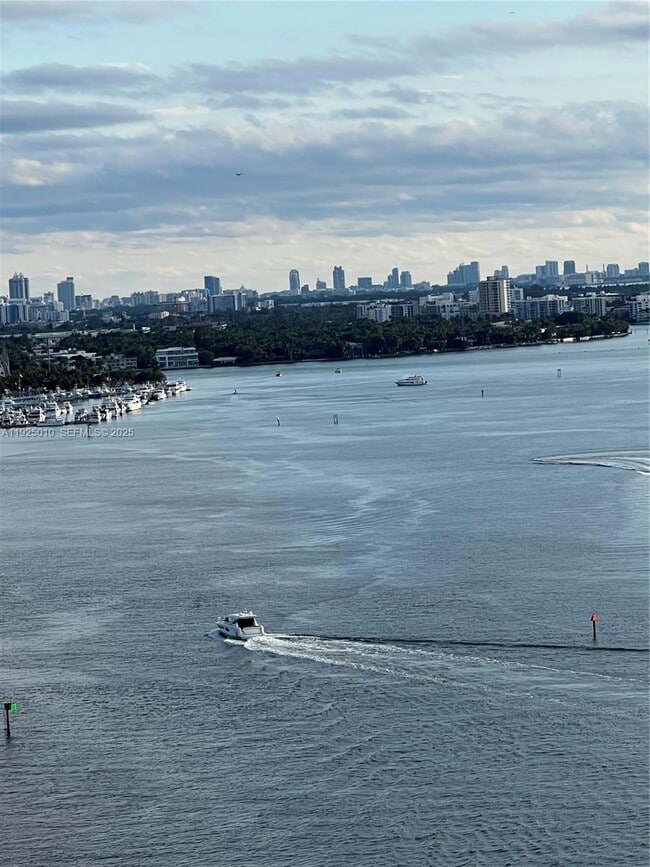 Primary Photo - 300 Bayview Dr