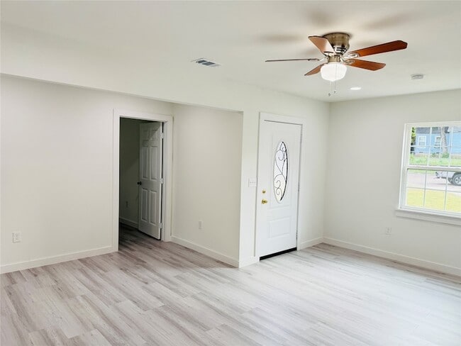 Building Photo - 1264 Cedar Haven Ave