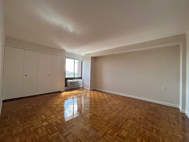 Building Photo - 1105 Massachusetts Ave