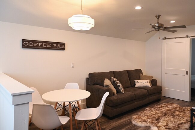 Building Photo - 180 Dustarr Ln