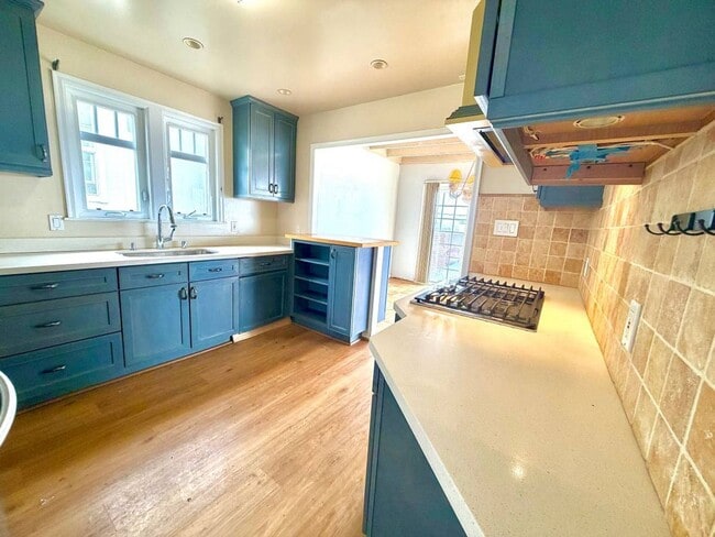 Building Photo - Clean 3 Bedroom, 1 Bath with Bonus Room- Walk to Westmoor High School, Open House, July 9th 4-6PM