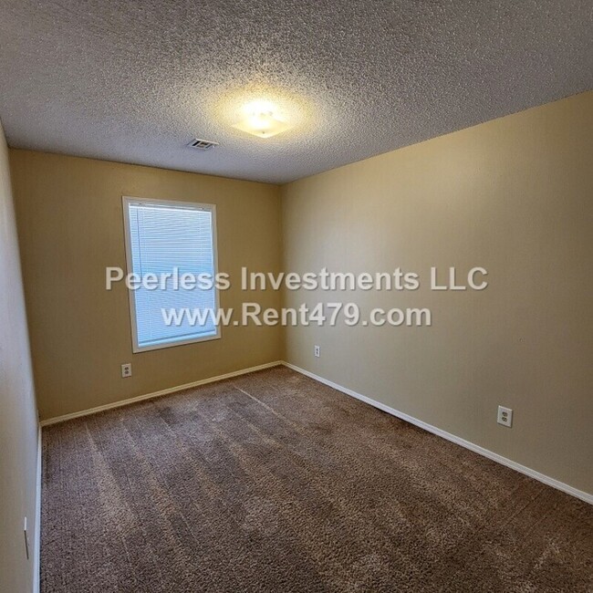 Building Photo - 505 4th Ave SW