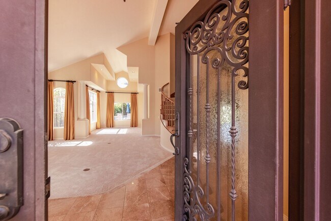 Building Photo - 2663 Yellowwood Dr