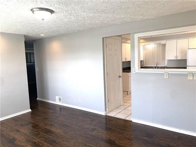 Building Photo - 3768 W 5th Ave