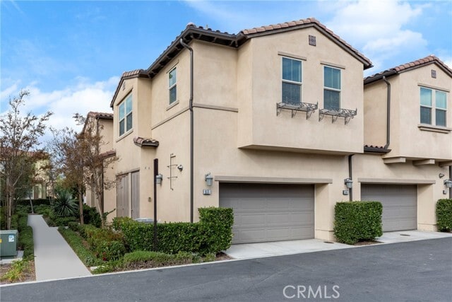 Building Photo - 18 Prominence