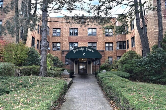 Primary Photo - 2 Greenridge Ave