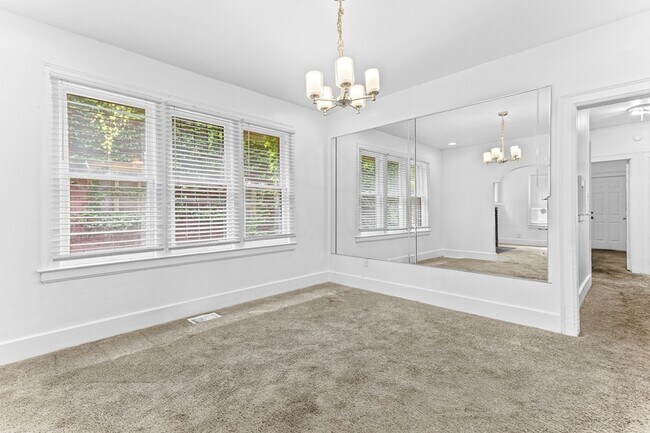 Building Photo - 2964 Leslie St