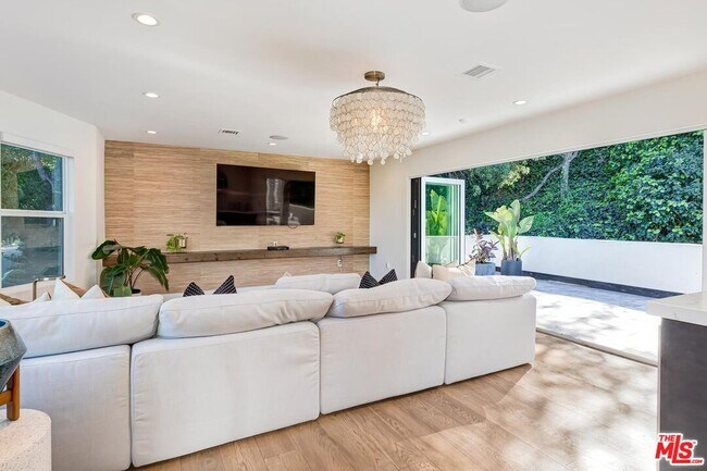 Building Photo - 3350 Coy Dr