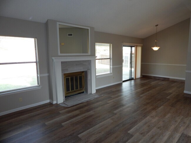 Building Photo - 4505 River Oaks Dr