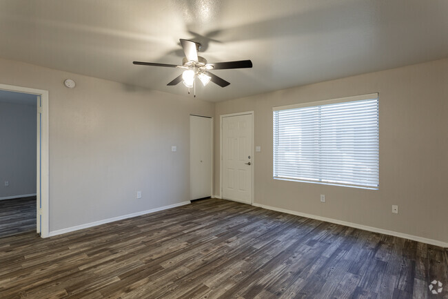 2BR, 2BA - 1120SF - Sunrise on the Rail