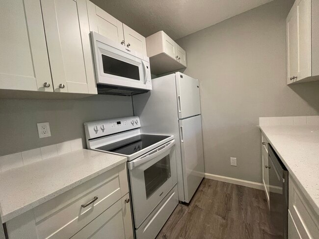 Remodeled 1 Bedroom Kitchen - Holiday Apartments