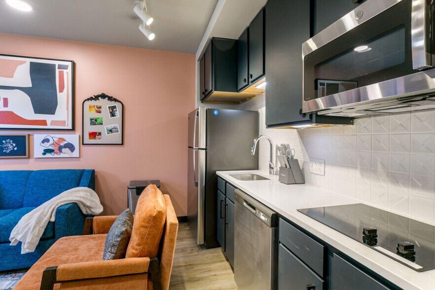 Building Photo - 611 Commerce St