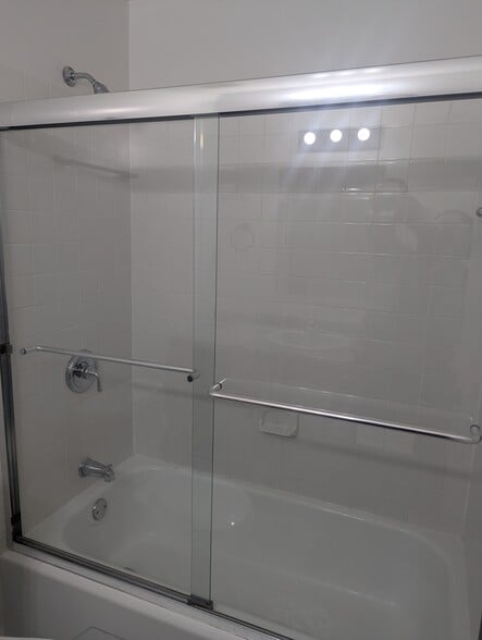 Building Photo - 7727 Hazelcrest Dr