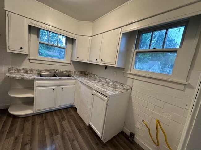 Building Photo - Charming 2-bedroom home located in Peoria,...