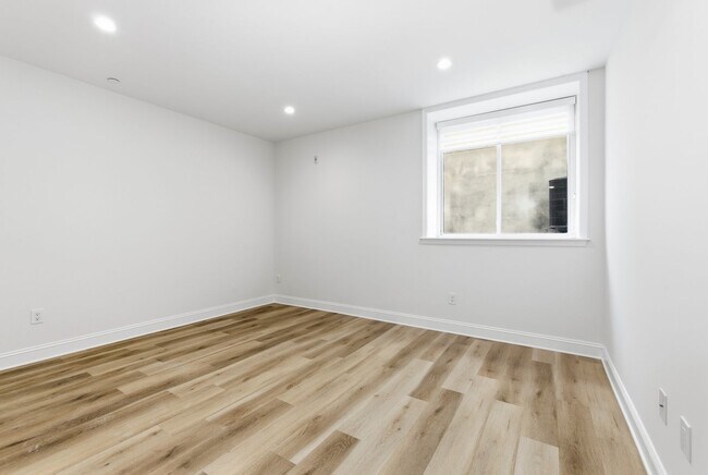 Building Photo - 2926 W Oxford St