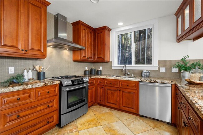 Building Photo - 411 Orange Ave