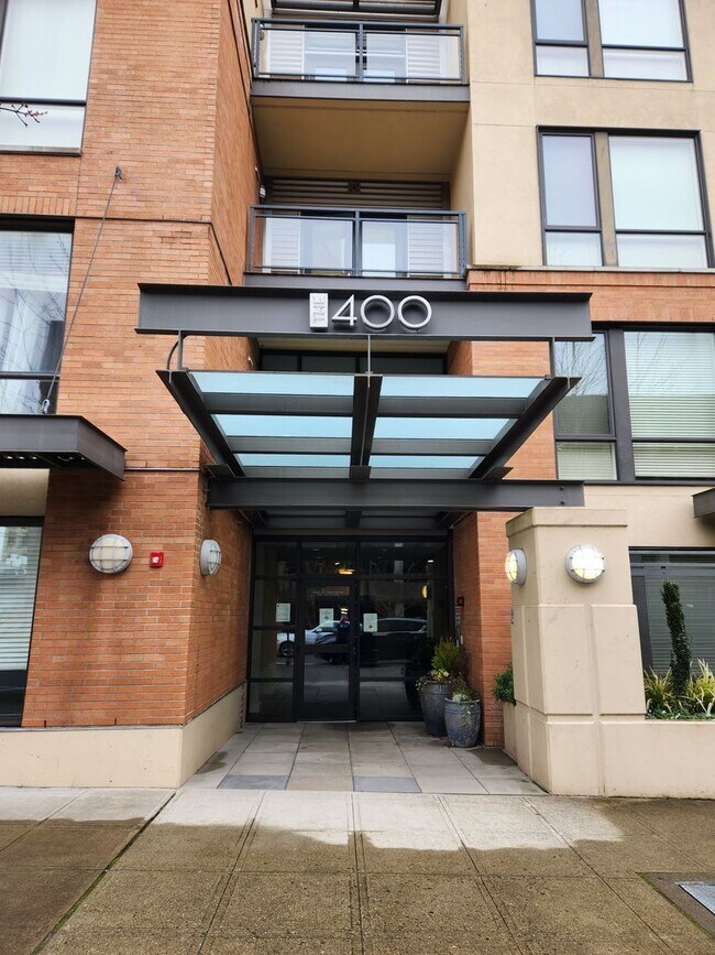 Building Photo - Washington Ave #306