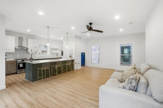 Building Photo - 412 St Clair Ave