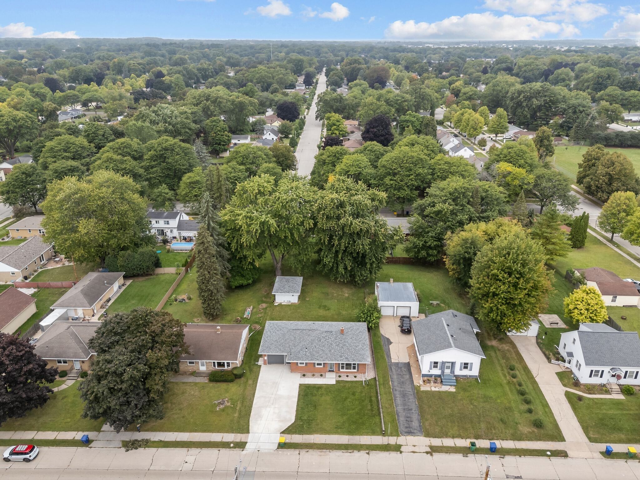 Building Photo - 1418 S Ridge Rd