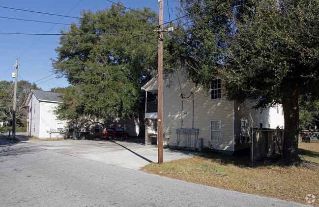 Building Photo - Floridas Place Apartments