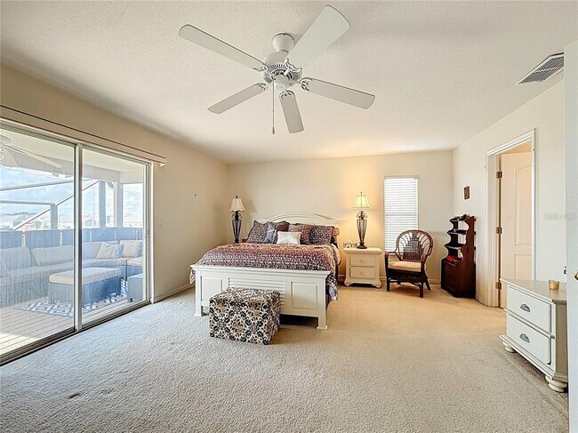 Building Photo - 526 Henley Cir