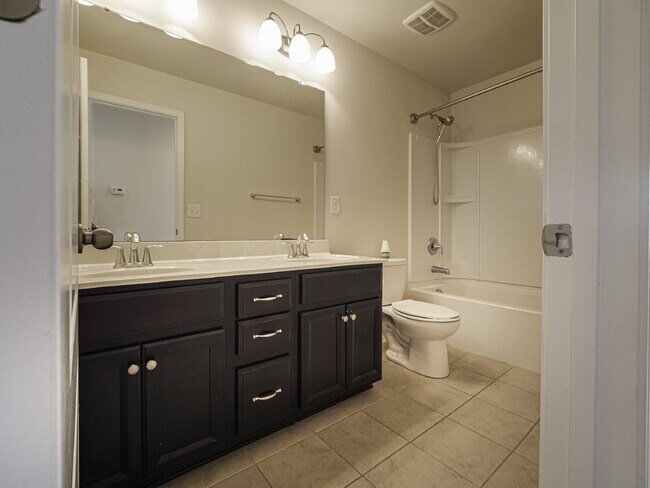 Building Photo - 1089 Wallace Lake Rd