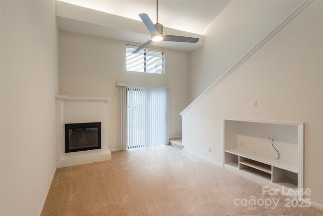 Building Photo - 7930 Charter Oak Ln