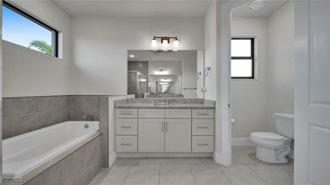 Building Photo - 1704 NW 38th Ave