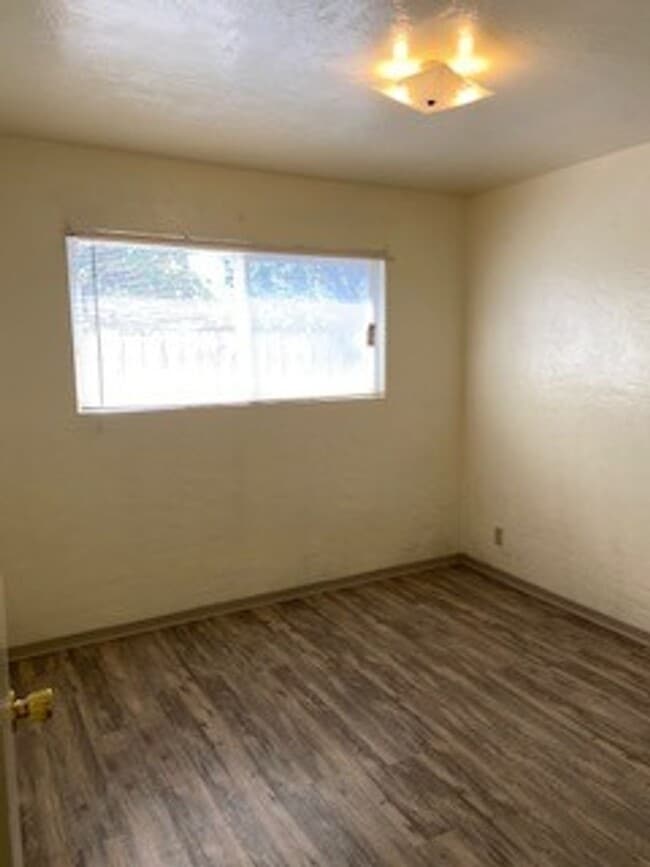Building Photo - 840 8th St