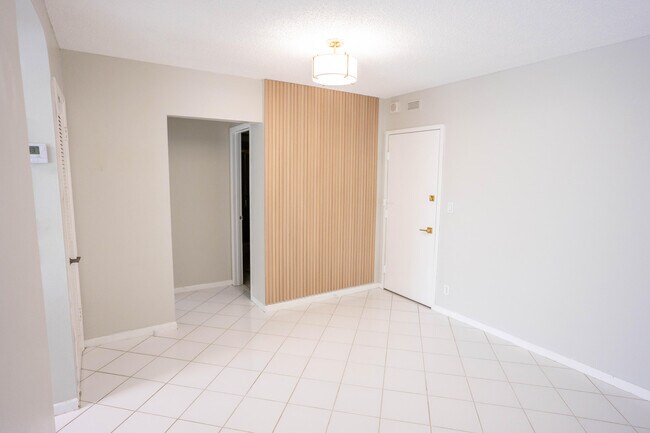Building Photo - 2701 N Ocean Blvd