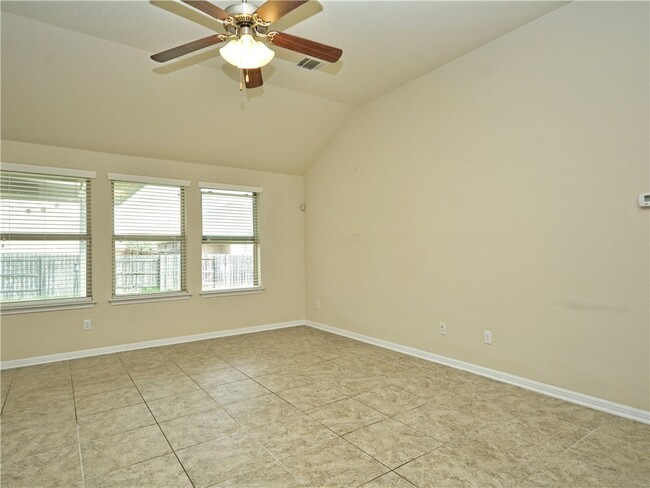 Building Photo - Excellent one story home available in Falc...