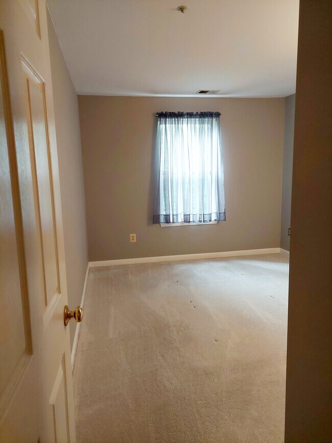 Building Photo - 3800 Sunnyfield Ct