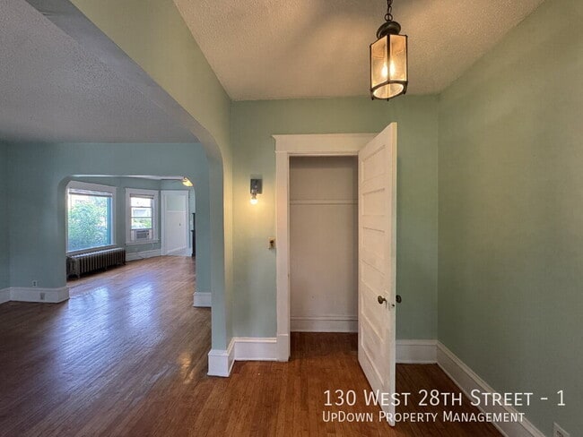 Building Photo - 130 W 28th St