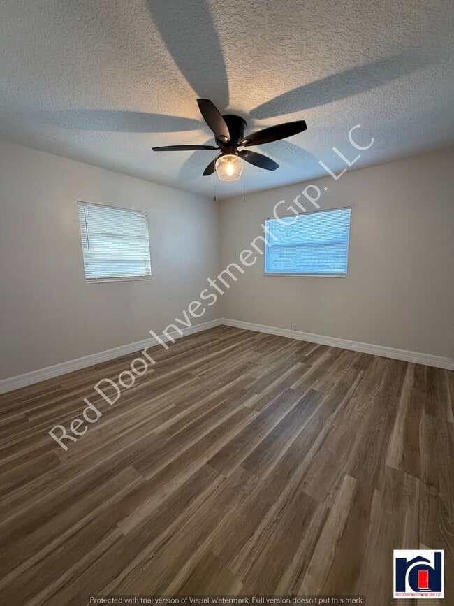 Building Photo - **MOVE IN SPECIAL** Renovated Spacious 2/2~w/All-in One Washer/Dryer & New AC~Deland