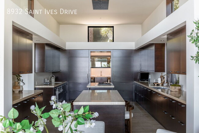 Building Photo - 8932 St Ives Dr