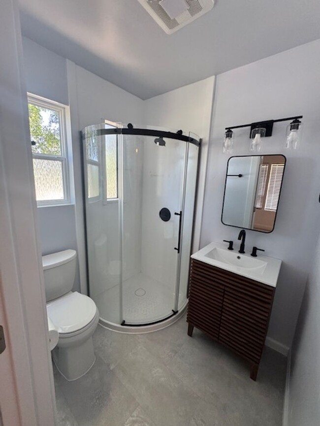 Building Photo - Beautiful West Redding Home with $200 Move...