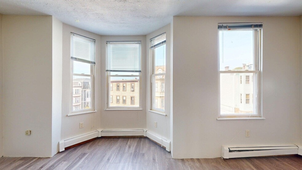 Building Photo - 161 Bennington St
