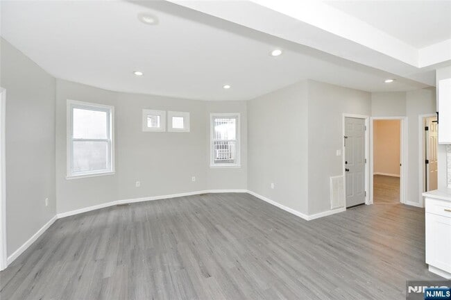 Building Photo - 23 Bayview Ave