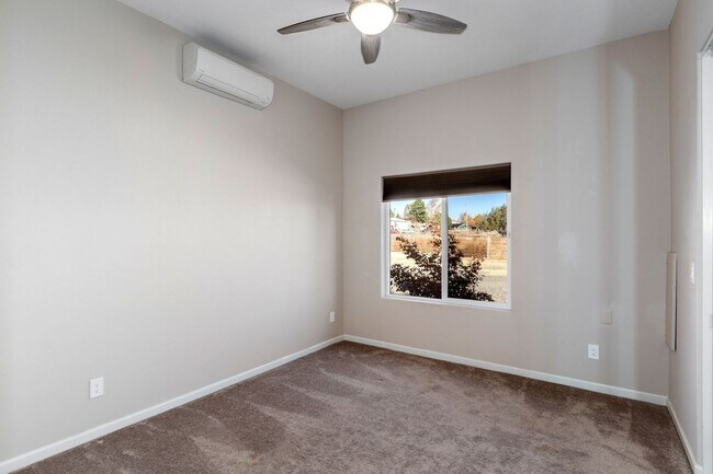 Building Photo - Country living at its finest!