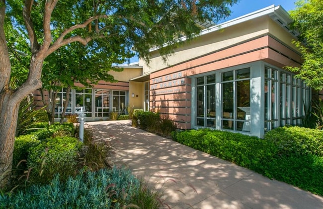 Building Photo - Aliso Viejo Townhome with Soaring Ceilings & Mountain Views
