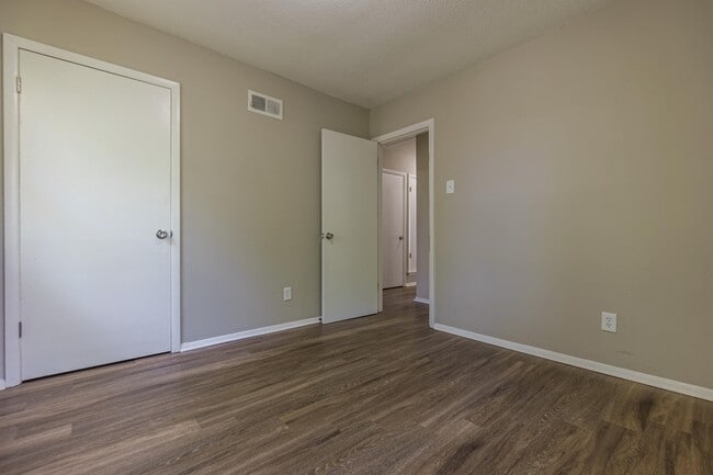 Building Photo - 1024 Mendenhall Cove