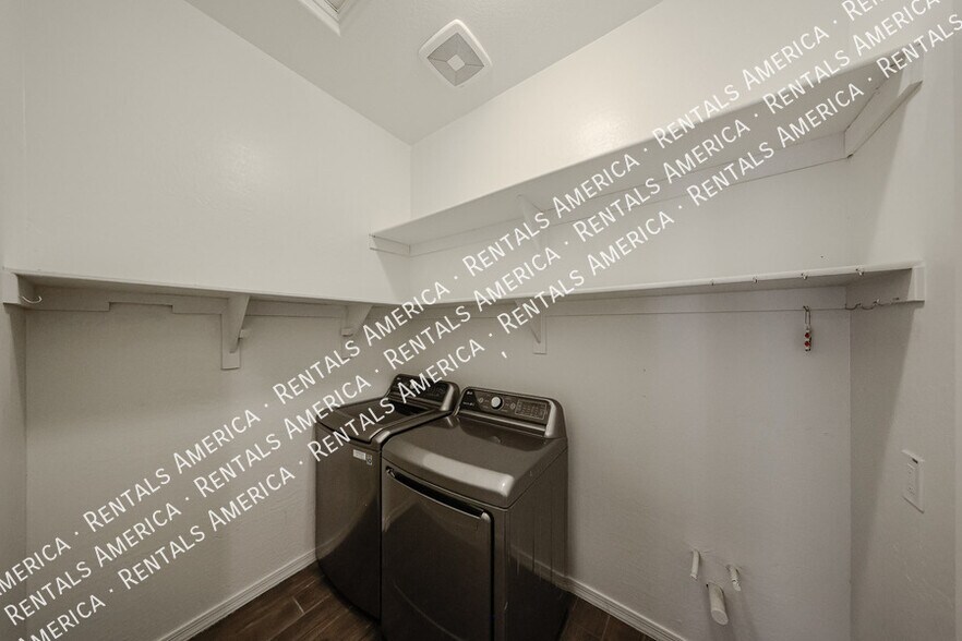 Building Photo - 22366 E Sentiero Dr