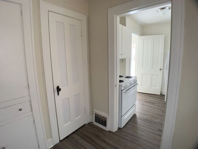 Building Photo - Duplex in Niles