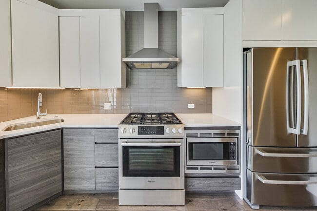 Building Photo - 317 W Evergreen Ave