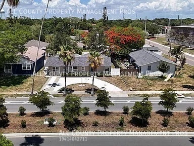 Building Photo - 811 33rd St Ct W