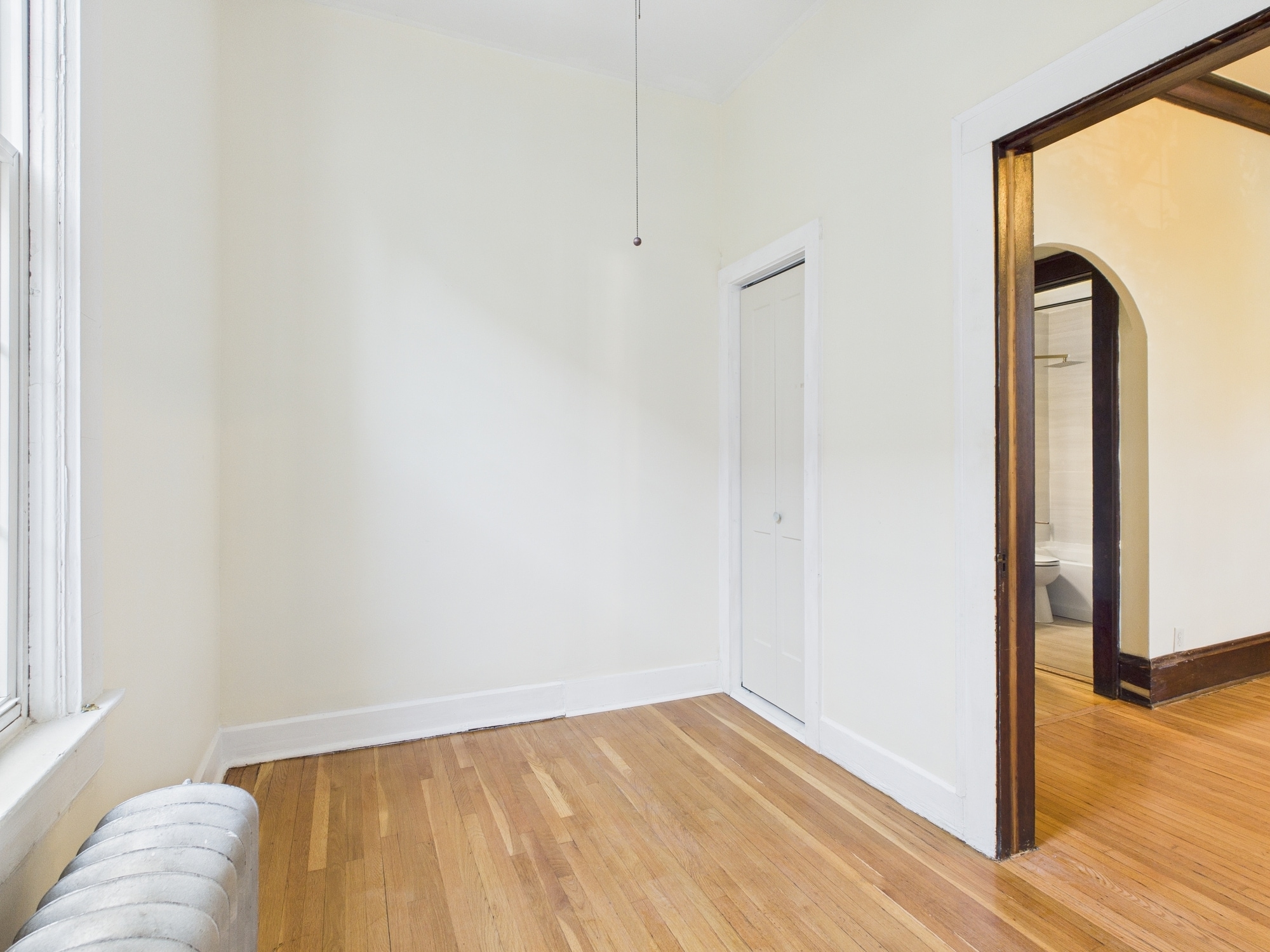 Building Photo - 1541 W Barry Ave